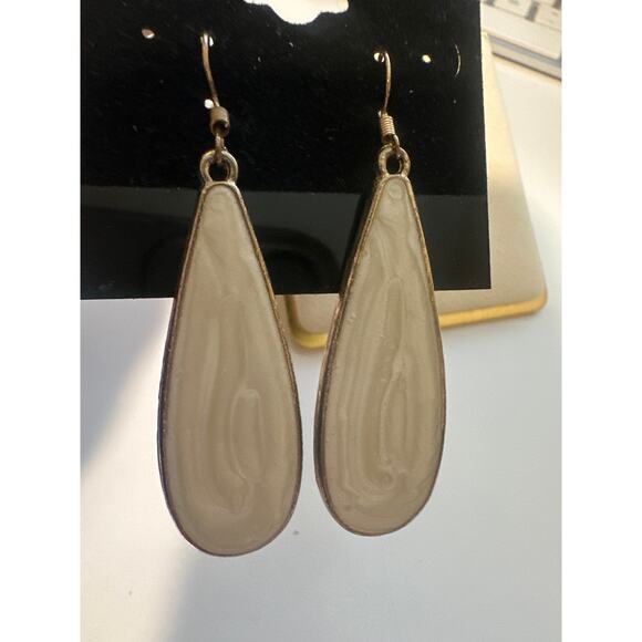 Mother of Pearl Gold teardrop dangle earrings hook  1.75" long x  .5" wide Beach - Picture 2 of 13